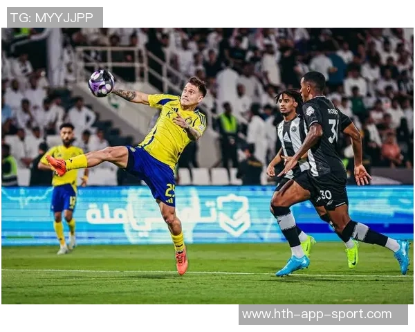 菲利克斯头球破门助利雅得胜利领先对手一球展现自信风采 菲利克斯头球破门助利雅得胜利领先对手一球展现自信风采